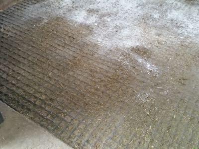 netting to use under horse bedding