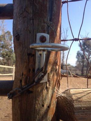 modified kiwi latch for horse gates