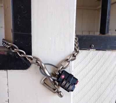 stud chain and lock to secure a horse stall